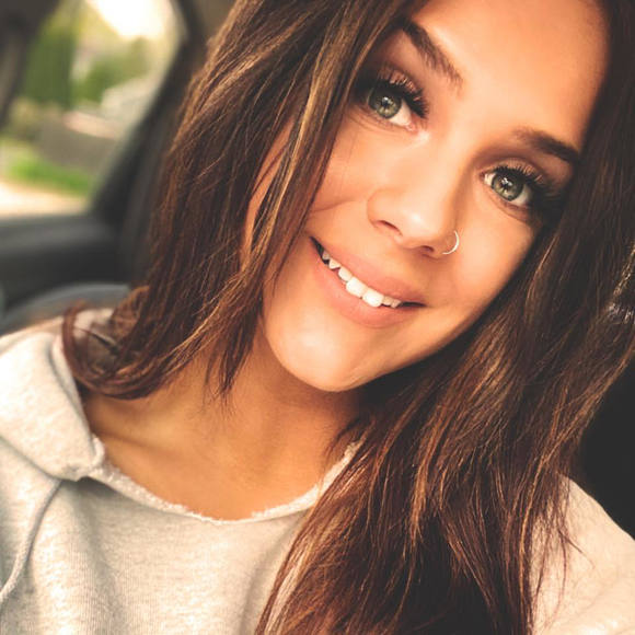 Meet your Posher, Michaela - Picture 1 of 1